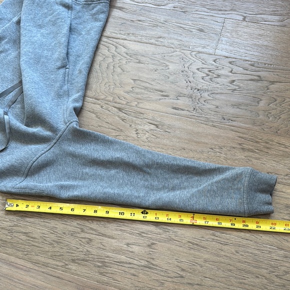 EUC Lululemon Wind Down Pullover Heathered Medium Grey / Slate Size 4 - Picture 13 of 16